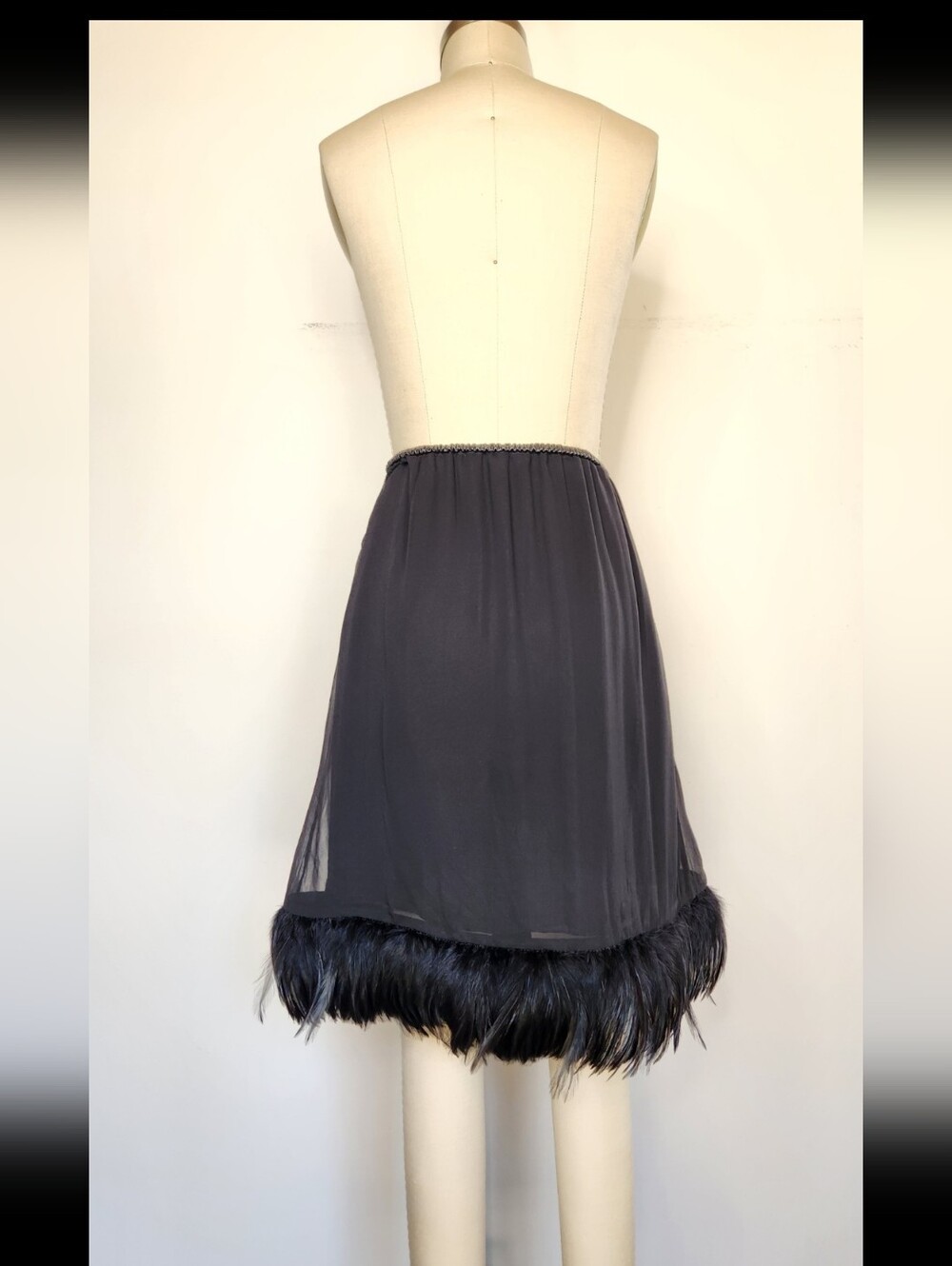 1999 Vintage Tom Ford for Gucci Black Silk Skirt With Feathers Sz 40 - US S - Picture 12 of 16